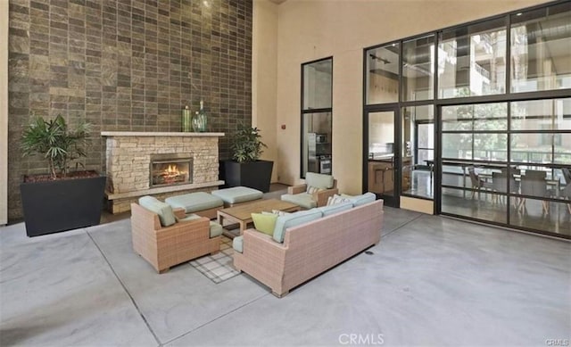 133 The Promenade N Unit 317, Long Beach, CA 90802 - lobby featuring a towering ceiling
