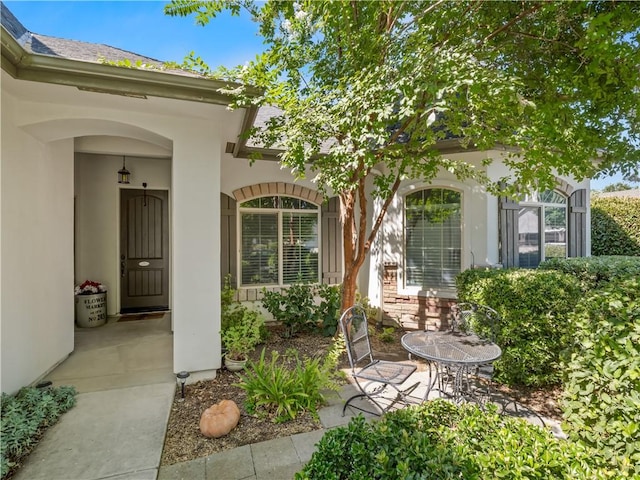 425 W Trenton Ave, Clovis, CA 93619 - doorway to property featuring stucco siding