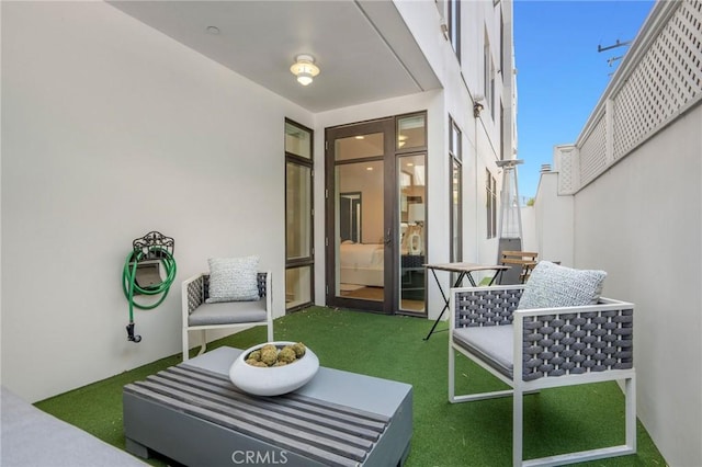 447 N Doheny Dr Unit 104, Beverly Hills, CA 90210 - view of patio / terrace
