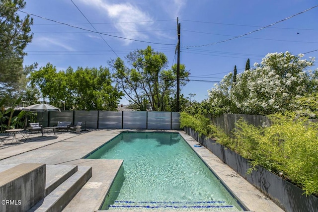 10609 Fernglen Ave, Tujunga, CA 91042 - view of swimming pool featuring a fenced backyard and a patio area