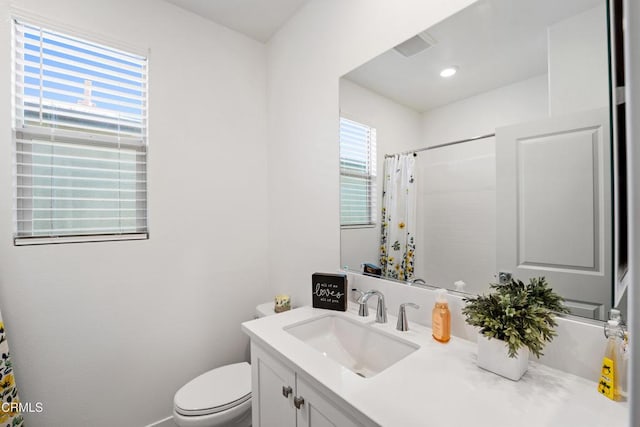 1979 Tangelo Way, Santa Paula, CA 93060 - full bath featuring vanity and a shower with curtain