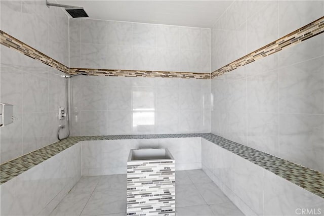 32522 Safflower St, Winchester, CA 92596 - bathroom featuring tiled shower and tile walls