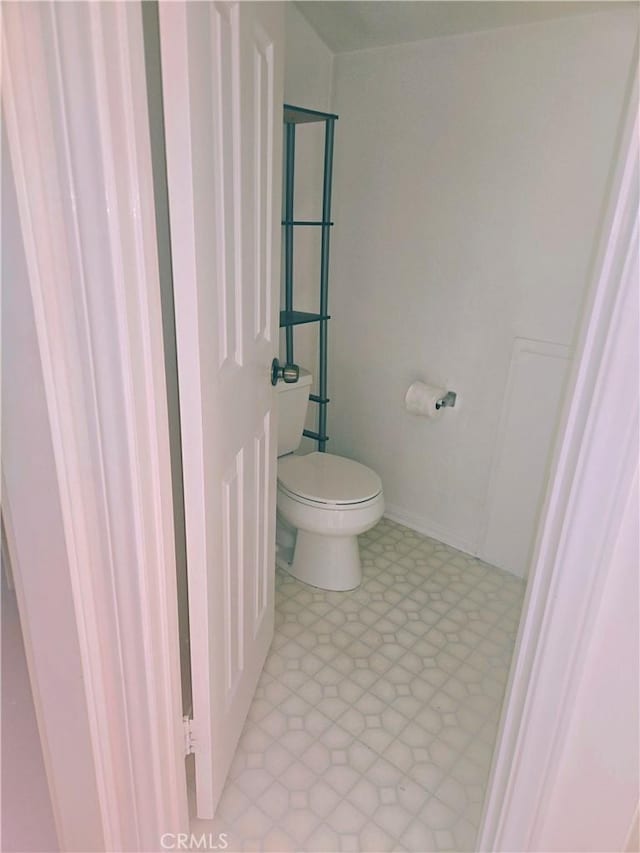 38644 Palms Pl, Palmdale, CA 93552 - bathroom featuring toilet and baseboards