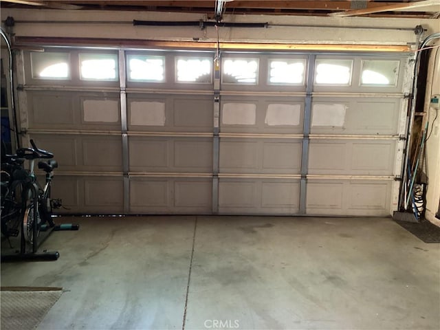 13489 Buggy Whip Ct, Victorville, CA 92392 - view of garage