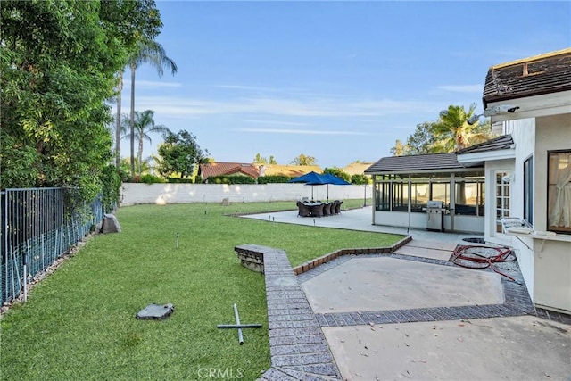 1549 Hillcrest Dr, Pomona, CA 91768 - fenced backyard featuring a patio area