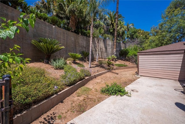 6157 Hillary Ct, Riverside, CA 92506 - view of yard with a patio area