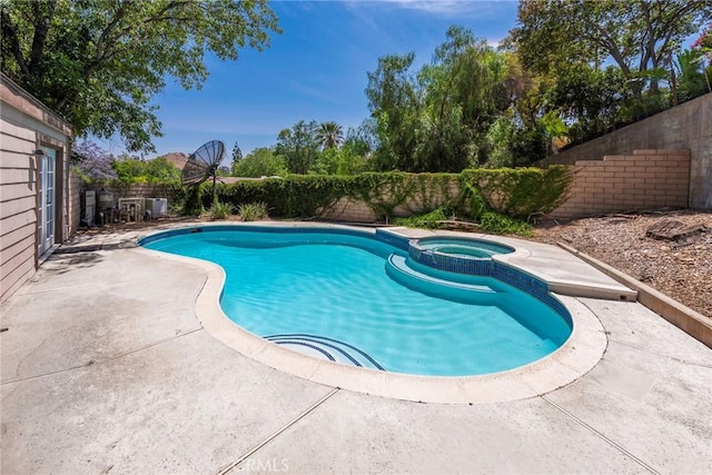 6157 Hillary Ct, Riverside, CA 92506 - view of swimming pool featuring a fenced backyard, a patio, and a pool with connected hot tub
