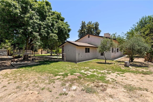 921 Christian Ave, Bakersfield, CA 93314 - view of grassy yard