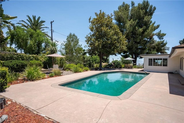 8652 Surrey Ln, Rancho Cucamonga, CA 91701 - swimming pool with a patio