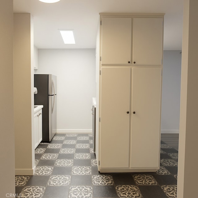 6675 Mission Gorge Rd Unit A114, San Diego, CA 92120 - kitchen with freestanding refrigerator and baseboards
