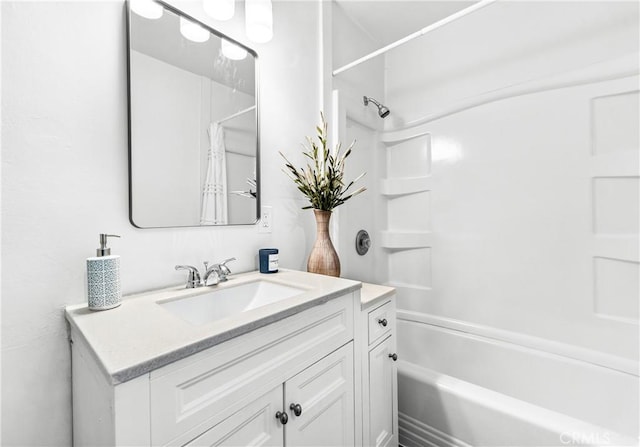 16271 Fairway Ln, Huntington Beach, CA 92649 - full bath with vanity and shower / washtub combination