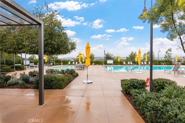 2227 Melogold Way, Corona, CA 92883 - community pool with a patio