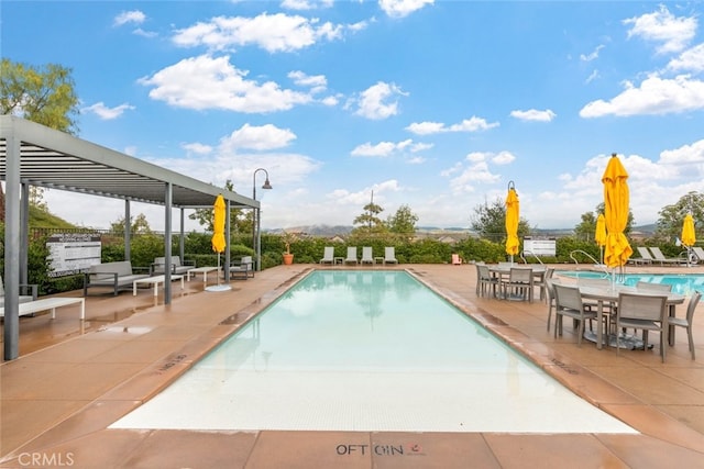 2227 Melogold Way, Corona, CA 92883 - community pool with a patio