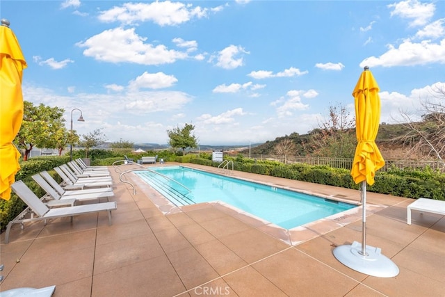2227 Melogold Way, Corona, CA 92883 - community pool with a patio