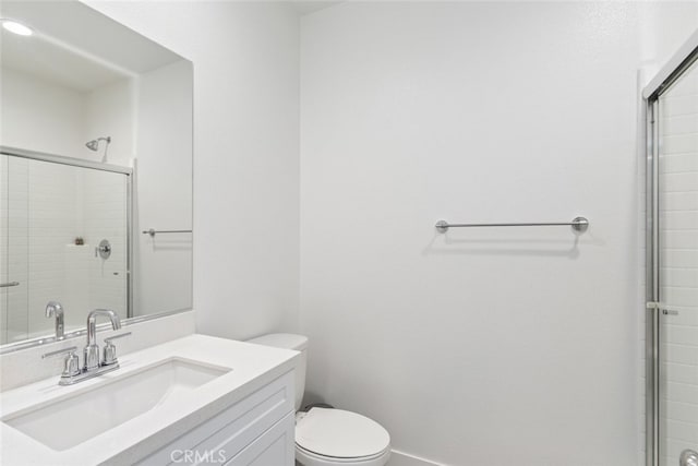 2227 Melogold Way, Corona, CA 92883 - bathroom featuring tiled shower and vanity