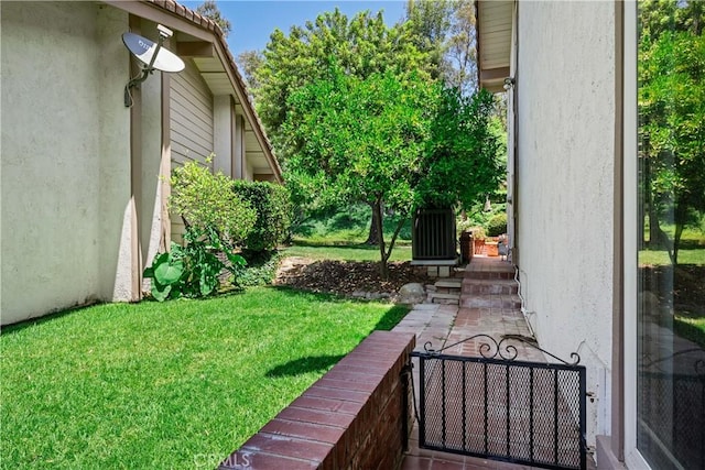 652 Via Zapata, Riverside, CA 92507 - view of grassy yard