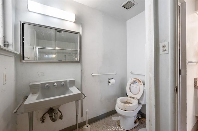 8 Coveview Dr, Rancho Palos Verdes, CA 90275 - bathroom featuring toilet and baseboards