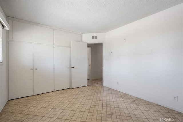 8 Coveview Dr, Rancho Palos Verdes, CA 90275 - unfurnished bedroom featuring a textured ceiling and a closet