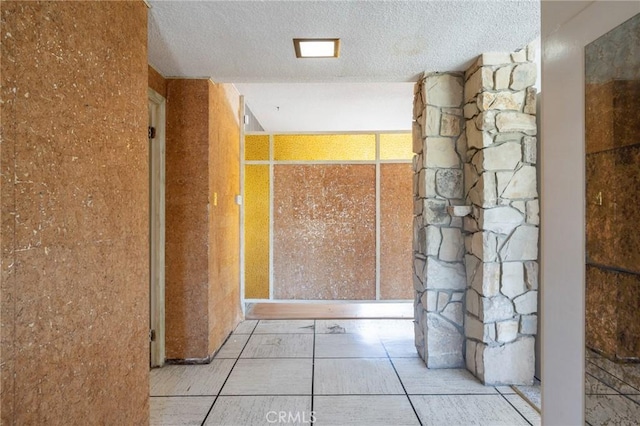 8 Coveview Dr, Rancho Palos Verdes, CA 90275 - hall featuring a textured ceiling