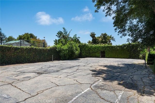 8 Coveview Dr, Rancho Palos Verdes, CA 90275 - exterior space with parking