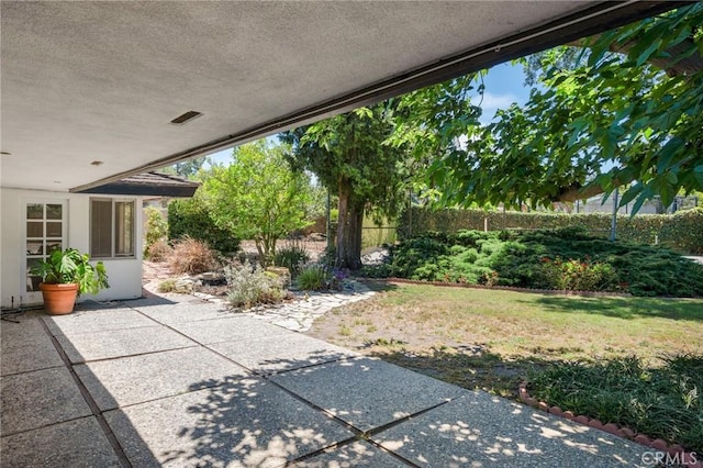 8 Coveview Dr, Rancho Palos Verdes, CA 90275 - view of patio / terrace