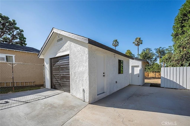482 Mountain View St, Altadena, CA 91001 - detached garage with concrete driveway