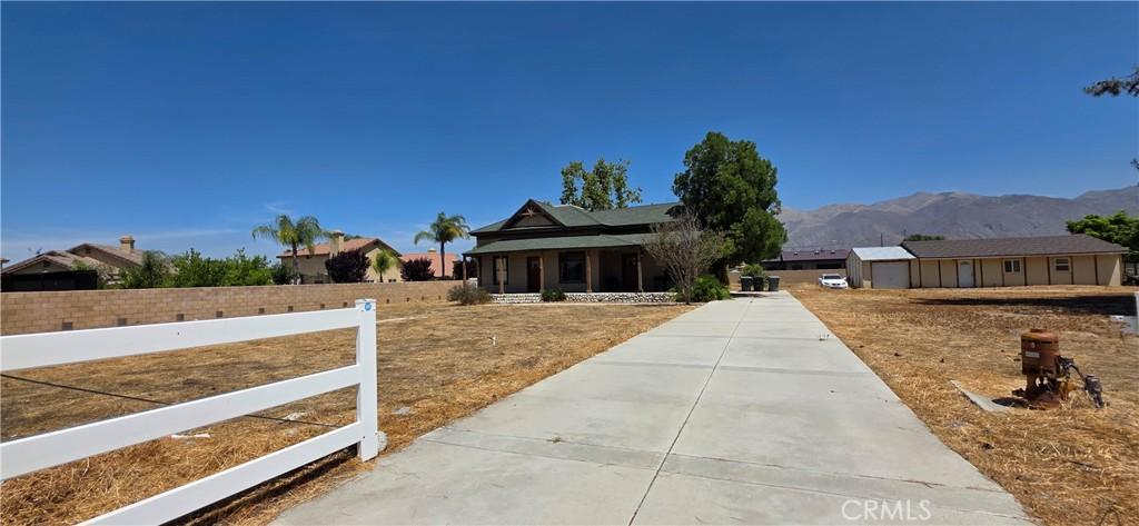 1131 E Evans St, San Jacinto, CA 92583 - single story home with a mountain view
