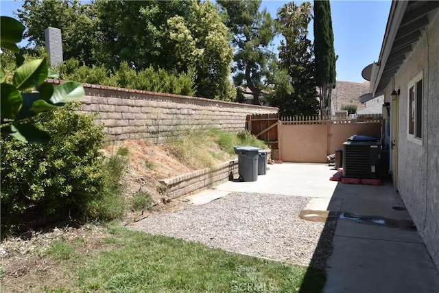20611 Alaminos Dr, Saugus, CA 91350 - fenced backyard featuring a patio