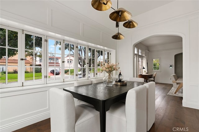 4730 Angeles Vista Blvd, View Park, CA 90043 - dining area featuring arched walkways, dark wood-style floors, and a decorative wall