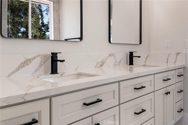 5909 Del Mar Ave, Paradise, CA 95969 - bathroom with double vanity and tasteful backsplash