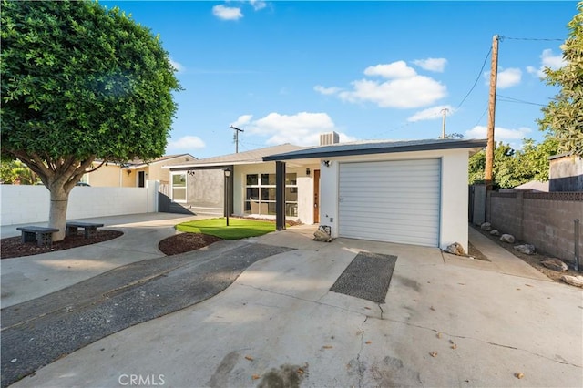 611 Griffith St, San Fernando, CA 91340 - ranch-style home featuring stucco siding, concrete driveway, and a garage