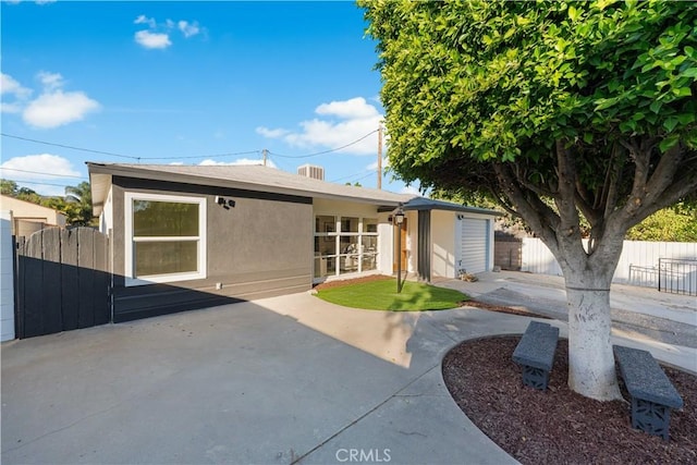 611 Griffith St, San Fernando, CA 91340 - single story home featuring a patio area and stucco siding