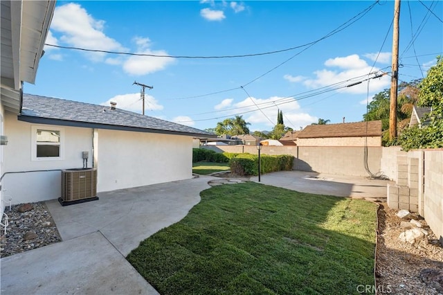 611 Griffith St, San Fernando, CA 91340 - fenced backyard with a patio area