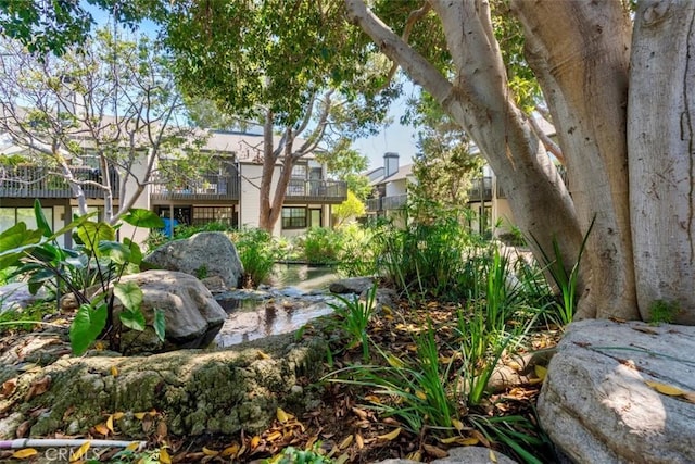 2532 W Macarthur Blvd Unit B, Santa Ana, CA 92704 - view of home's community featuring a small pond