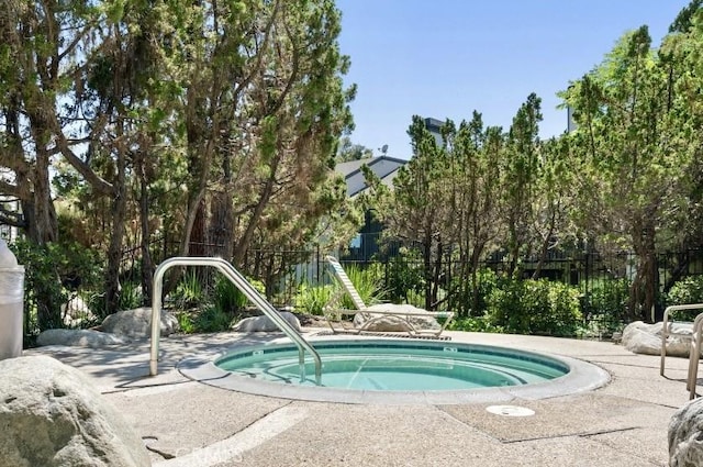 2532 W Macarthur Blvd Unit B, Santa Ana, CA 92704 - view of swimming pool