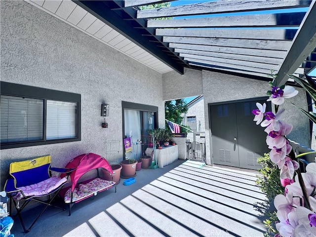 2532 W Macarthur Blvd Unit B, Santa Ana, CA 92704 - view of patio with a pergola