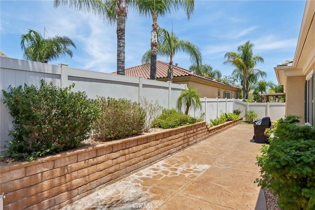5136 Via Bajamar, Hemet, CA 92545 - fenced backyard with a patio area