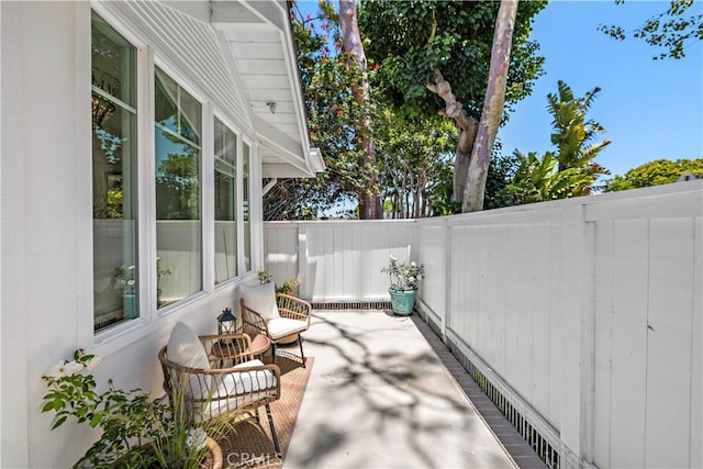 1119 Grove Ln, Newport Beach, CA 92660 - view of fenced backyard