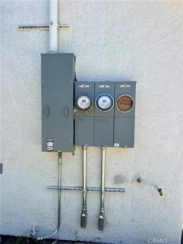 1737 W 65th Pl, Los Angeles, CA 90047 - exterior view of stucco siding and electric meter