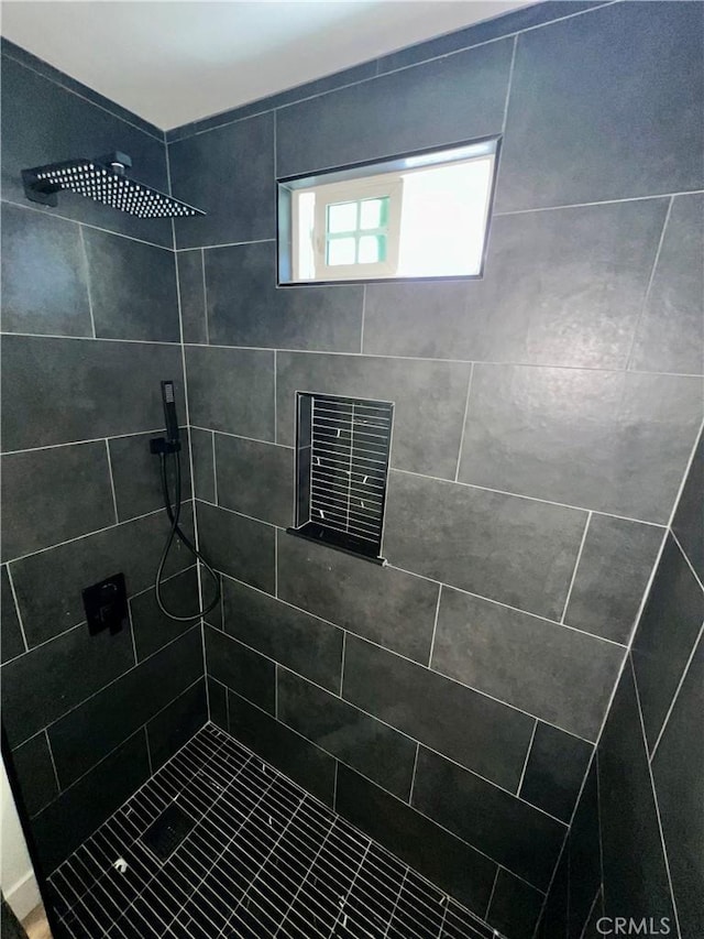1737 W 65th Pl, Los Angeles, CA 90047 - full bath with a tile shower