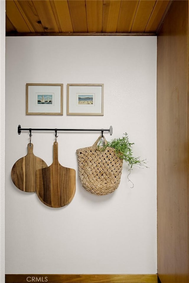 28645 Shenandoah Dr, Lake Arrowhead, CA 92352 - detailed view of wood ceiling