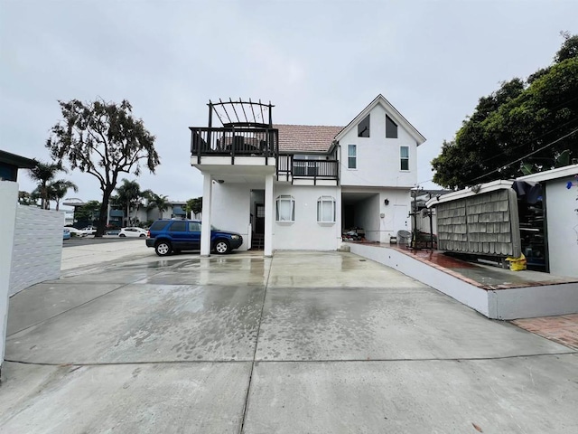 3943 Ingraham St, San Diego, CA 92109 - rear view of house featuring stucco siding and a balcony