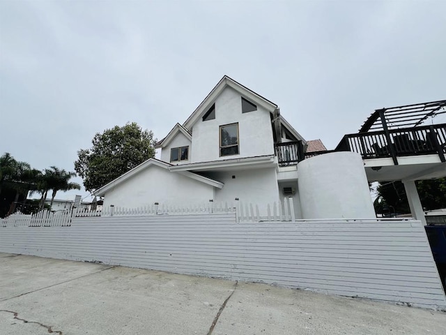3943 Ingraham St, San Diego, CA 92109 - view of front facade featuring stucco siding and a balcony