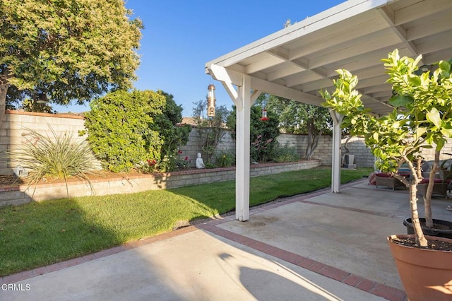 28802 Raintree Ln, Saugus, CA 91390 - fenced backyard with a patio area