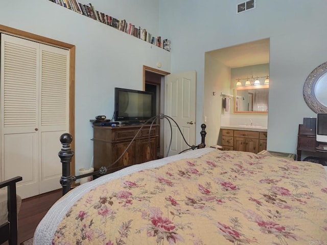 4822 Belvedere Dr, Julian, CA 92036 - bedroom featuring a closet, wood finished floors, a high ceiling, and ensuite bath