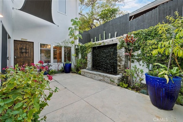 2531 N Commonwealth Ave, Los Angeles, CA 90027 - view of patio