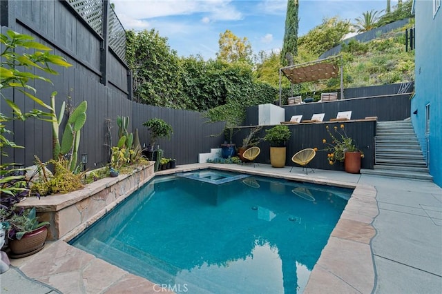 2531 N Commonwealth Ave, Los Angeles, CA 90027 - view of swimming pool featuring a fenced backyard and a pool with connected hot tub