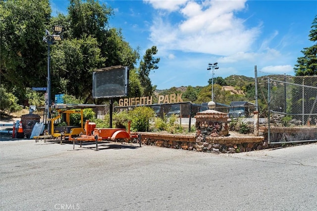 2531 N Commonwealth Ave, Los Angeles, CA 90027 - surrounding community