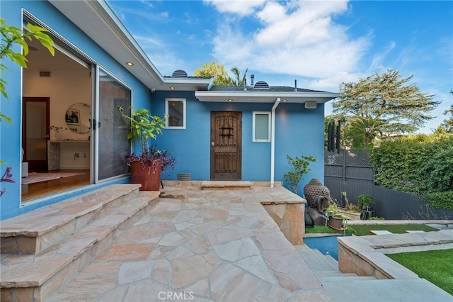 2531 N Commonwealth Ave, Los Angeles, CA 90027 - view of exterior entry featuring stucco siding