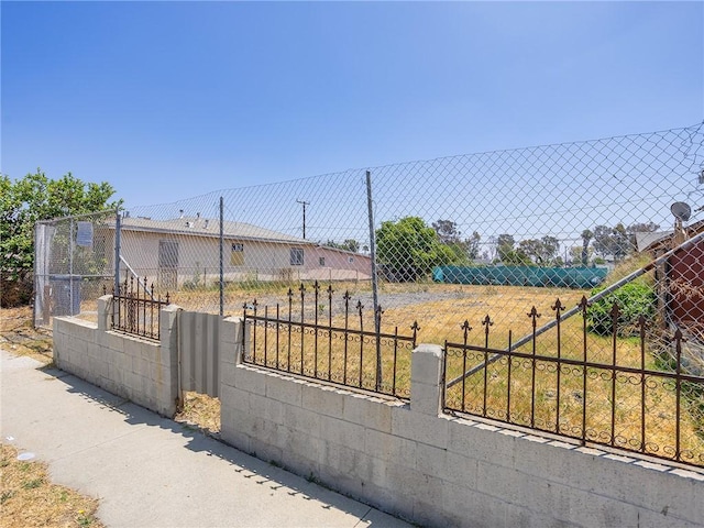 13120 S Main St, Los Angeles, CA 90061 - photo 2